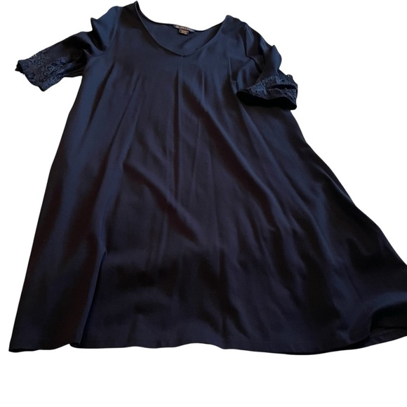 Love & Legend Black V Neck Dress-Drapes Beautifully-Short Sleeves w/Lace-Size 2X - Picture 4 of 9